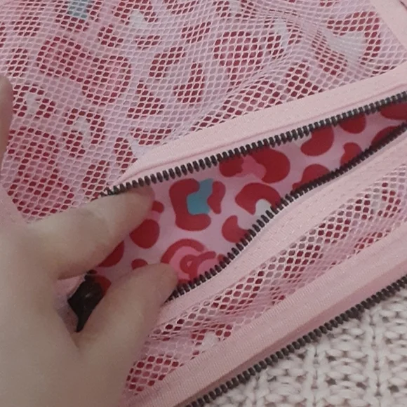 Impressions X Hello Kitty Cosmetic Case - Picture 10 of 11